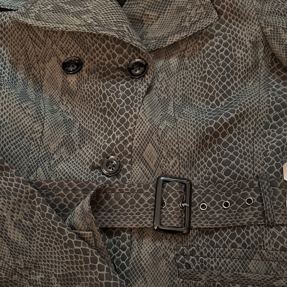 Mexx Women's Trench Coat in Olive Green & Black Snake Pattern - Picture 6 of 13